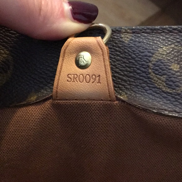 Louis Vuitton Vavin GM Tote - Picture 7 of 7